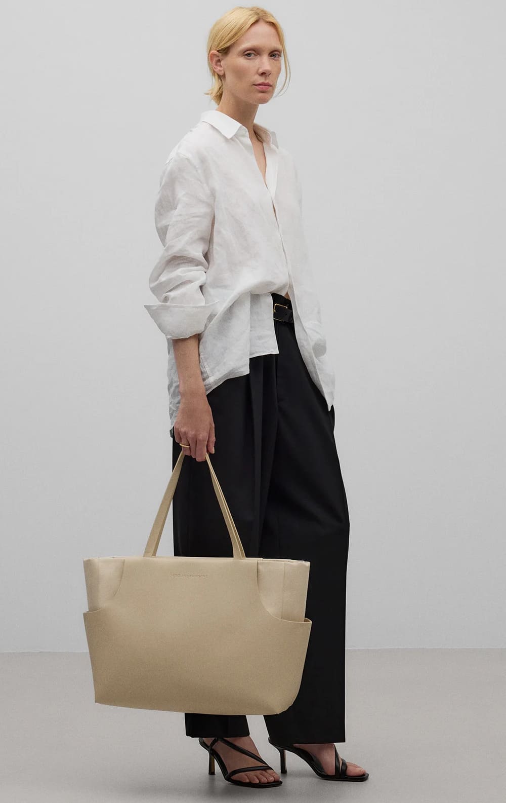 El nuevo maxi bolso doble material de Adolfo Domínguez