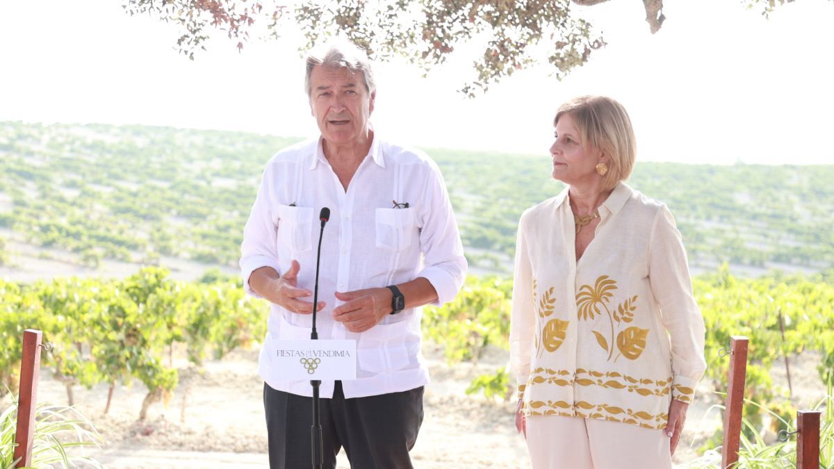 César Saldaña y María José García-Pelayo en la presentación de las Fiestas de la Vendimia 2024 | Cristo García