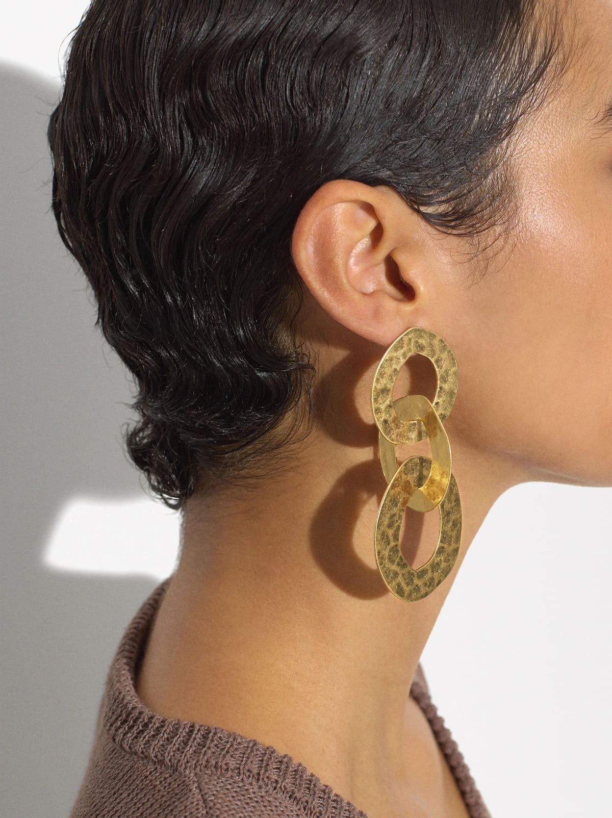 Los nuevos pendientes largos entrelazados circulares de Parfois