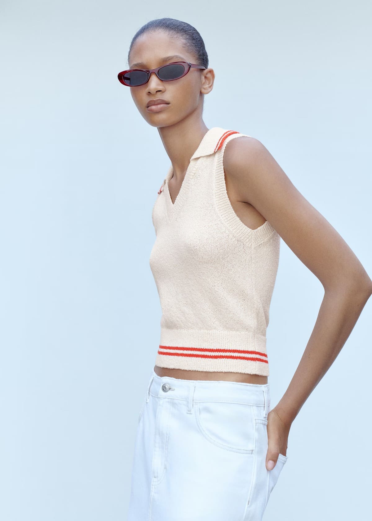 El nuevo chaleco de punto a rayas de Mango