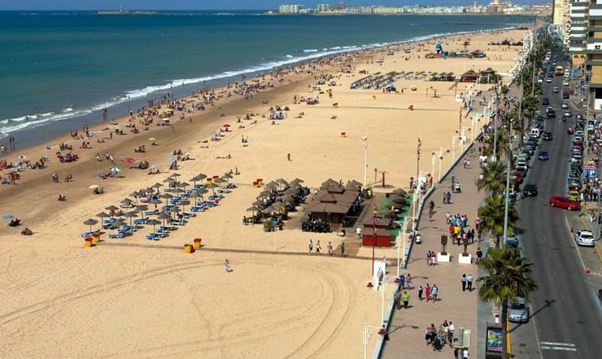 La playa Victoria en Cádiz