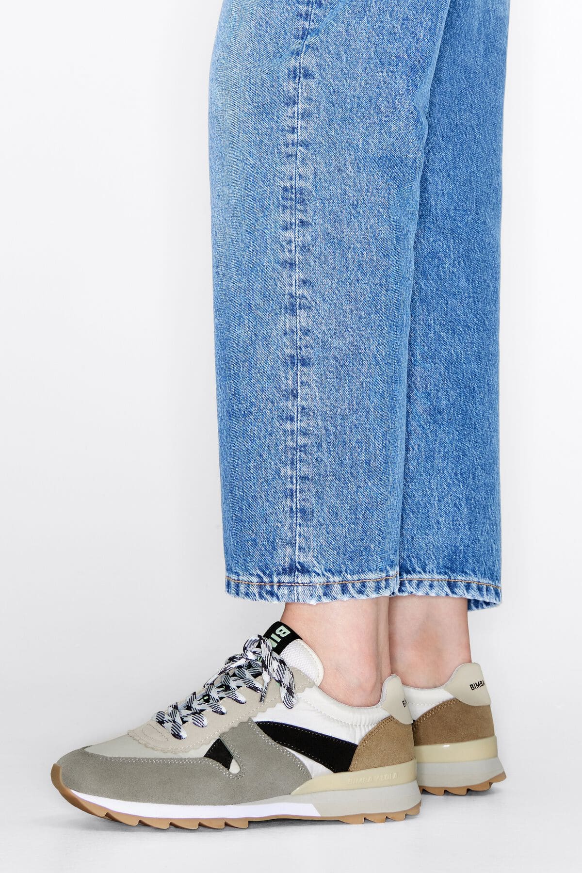 Las zapatillas deportivas técnicas en color verde de Bimba y Lola