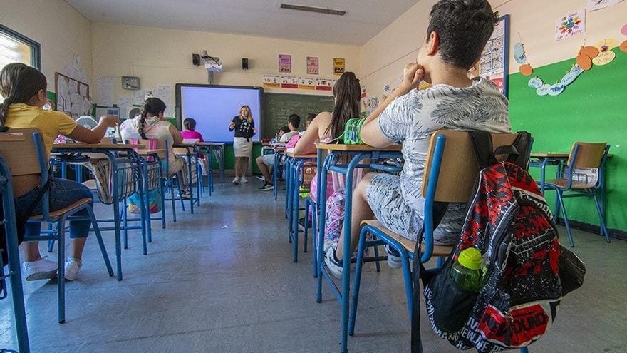 Alumnos recibiendo clases