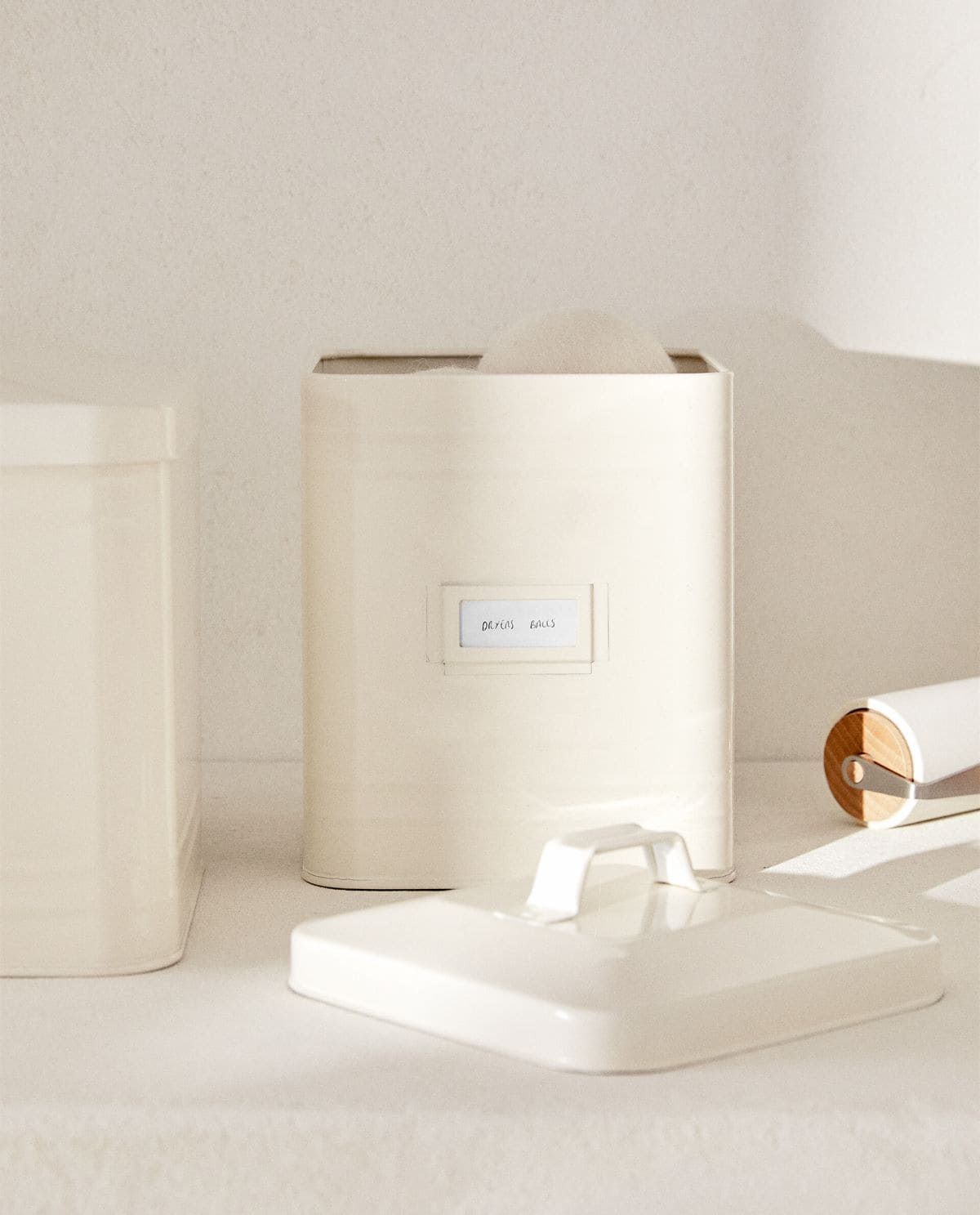 Caja de almacenaje tipo cápsula