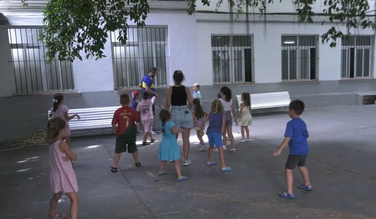 Menores gaditanos disfrutan de los campamentos urbanos