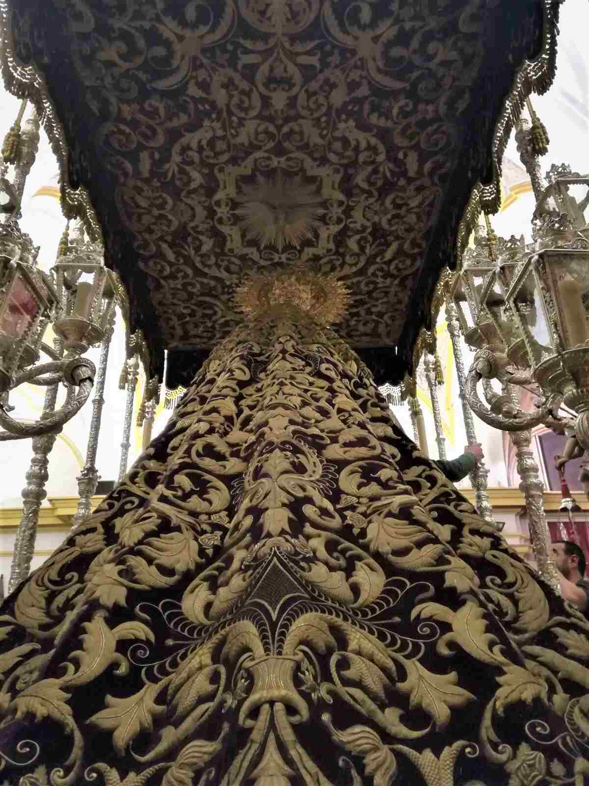 Manto de María Santísima de la Paz en su Mayor Aflicción