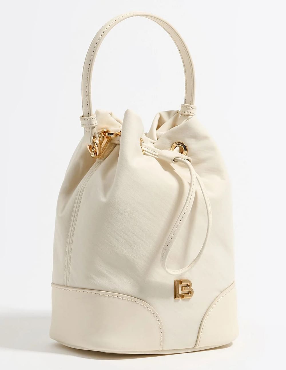 El bolso saca de nylon color piedra de Bimba y Lola