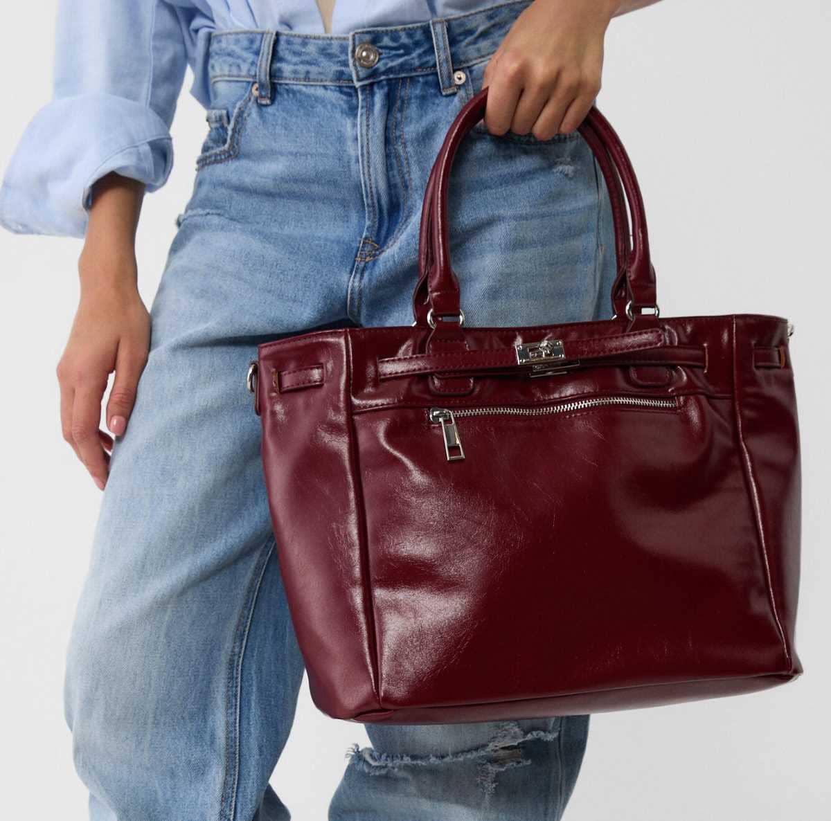 Bolso tote hebilla de Stradivarius