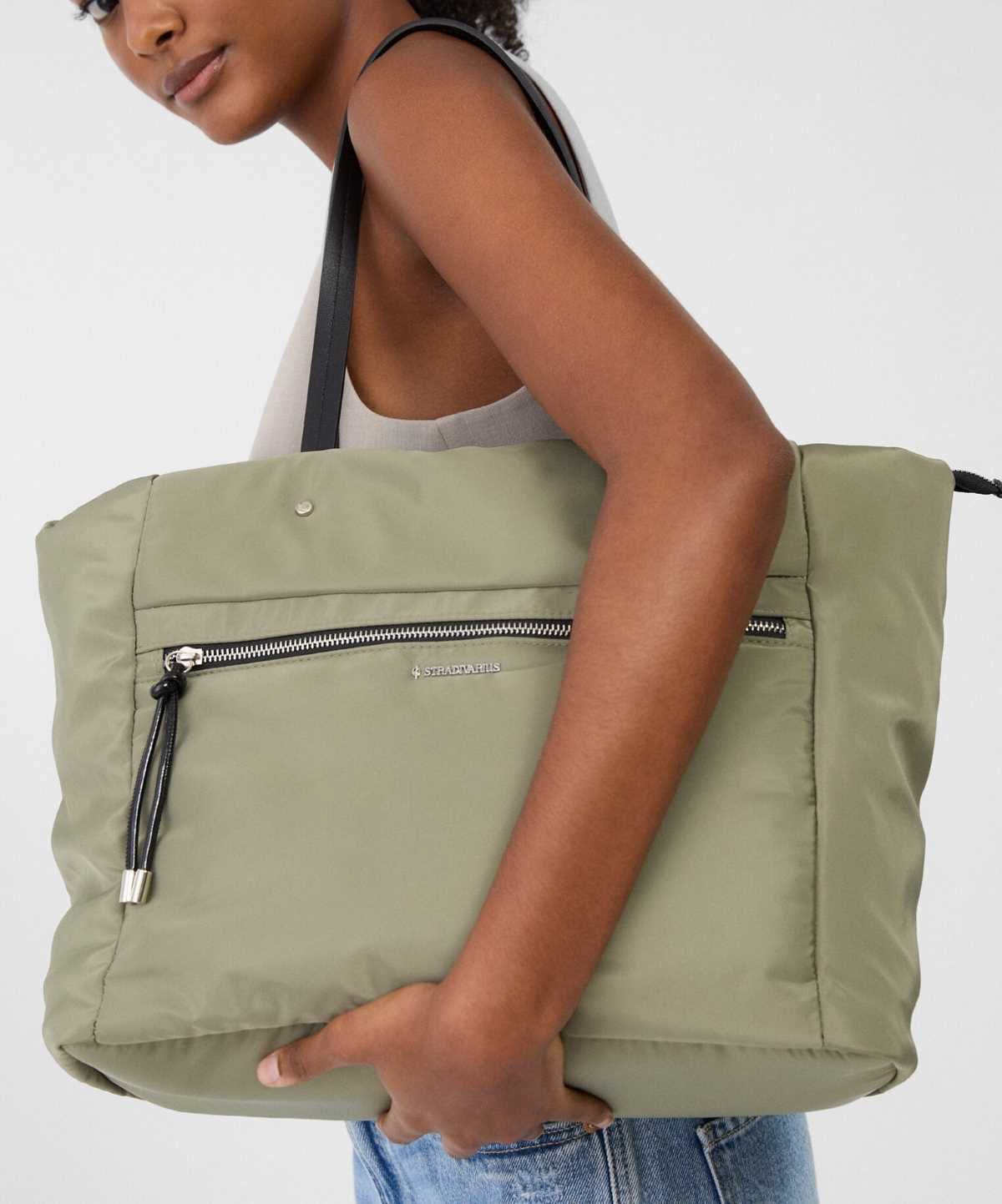 Bolso shopper tejido de Stradivarius