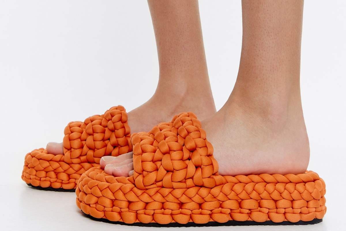 Sandalia plana trenzado naranja de Bimba y Lola