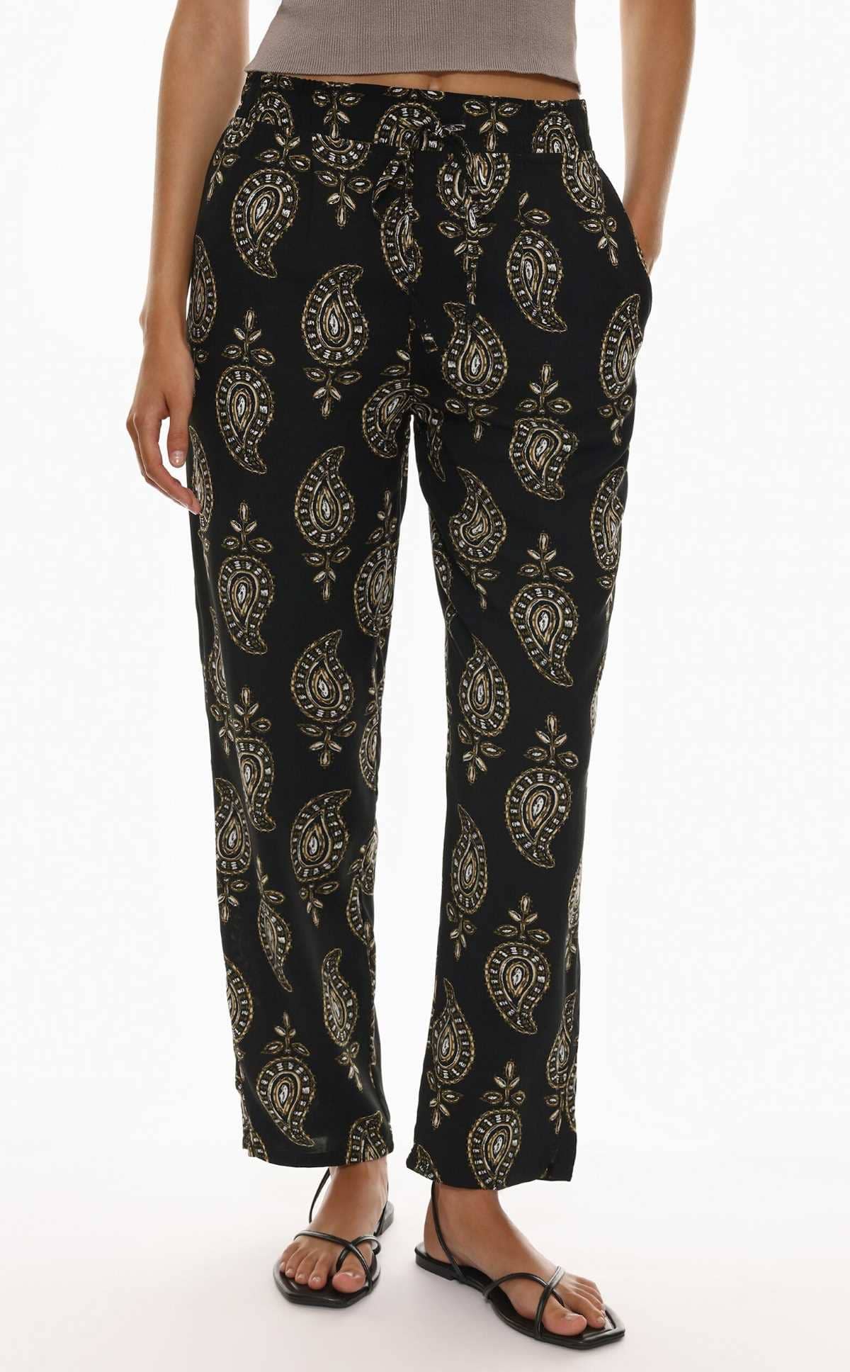 Pantalón fluido estampado de Lefties