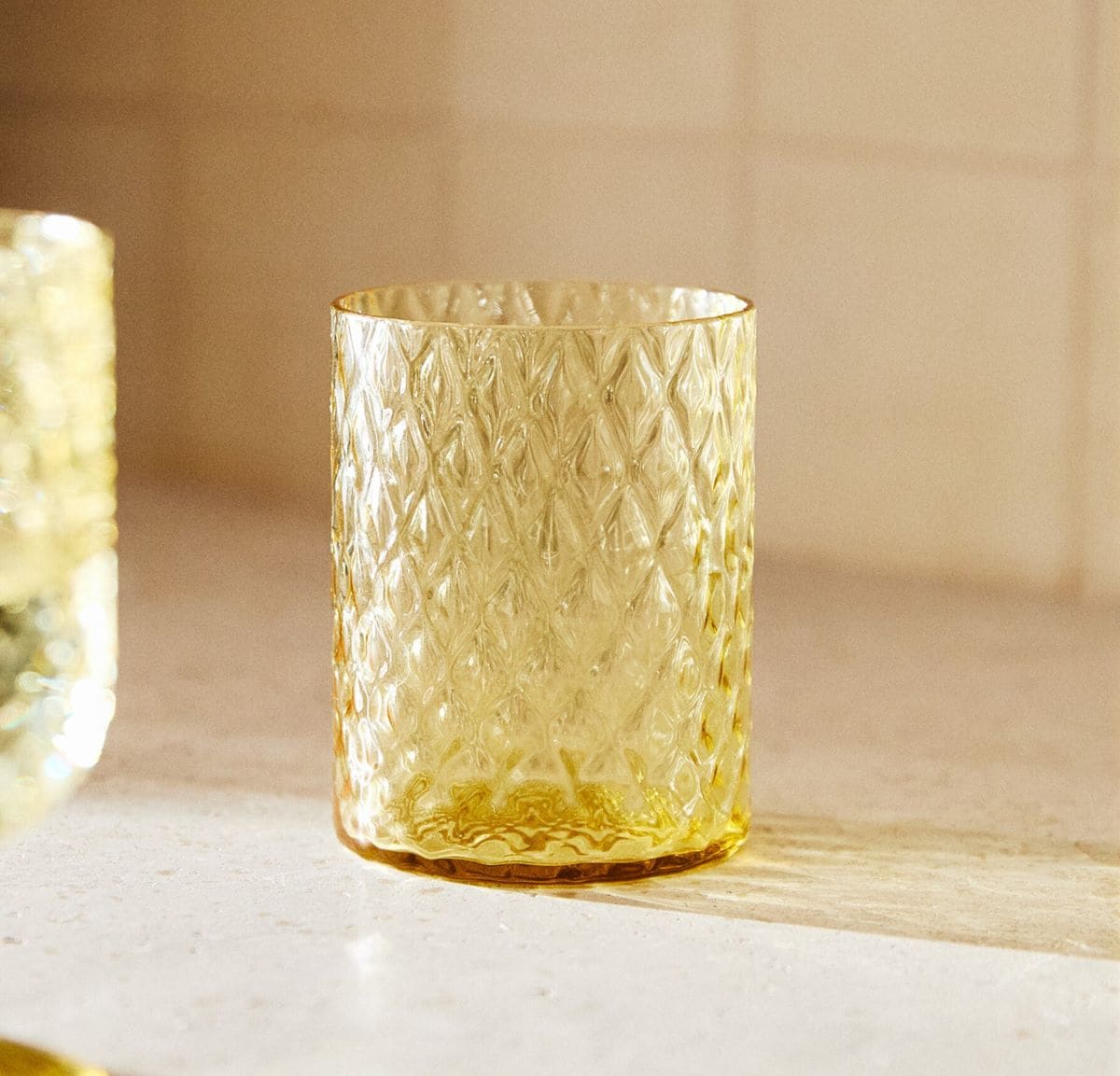 Vaso de vidrio con relieve