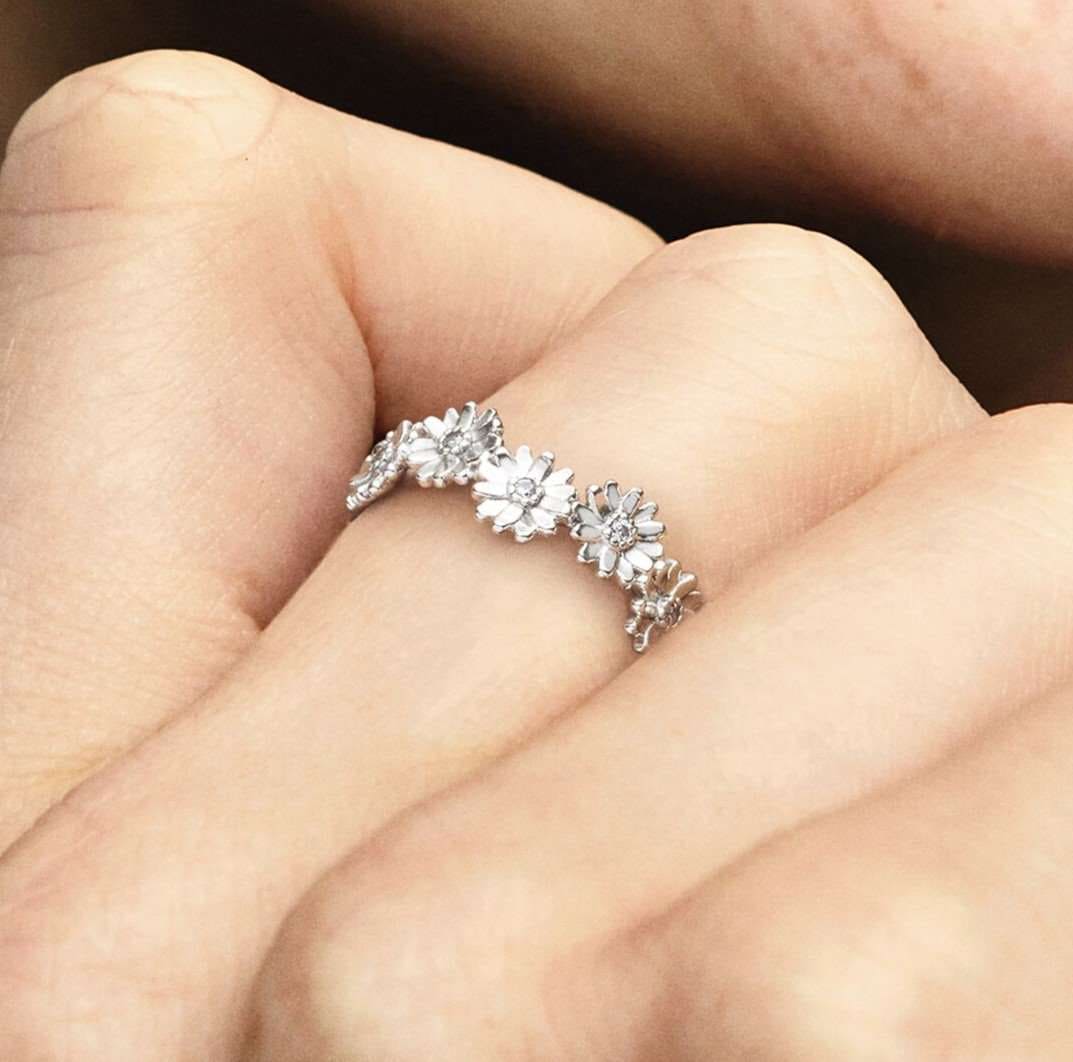 Anillo Corona de Margaritas Brillantes de Pandora