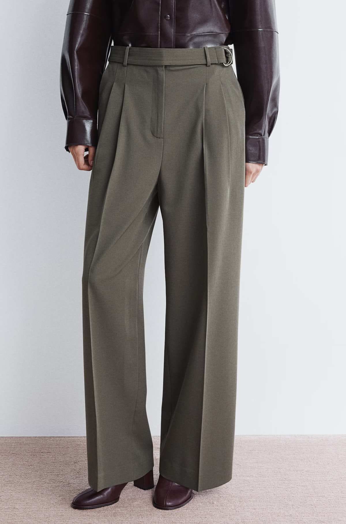 Pantalón amplio con cinturón de H&M