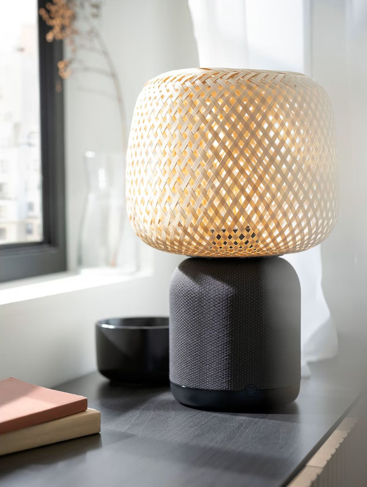 Lámpara- altavoz de la serie SYMFONISK de Ikea