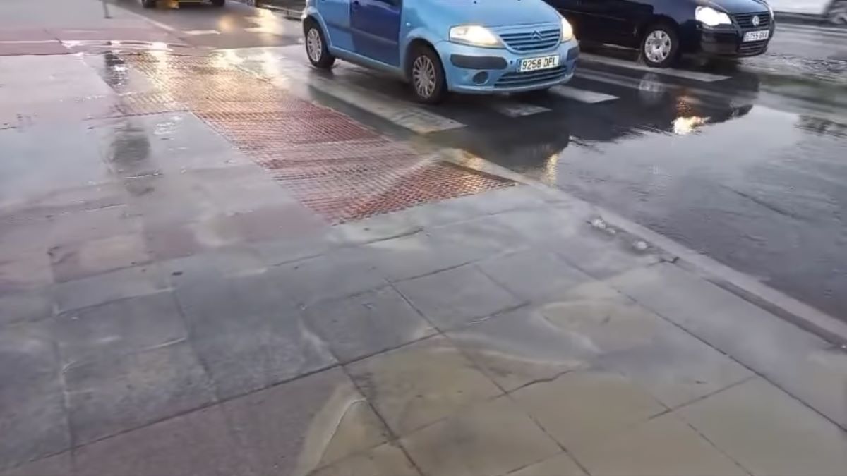 Rotura de una tubería en Jerez