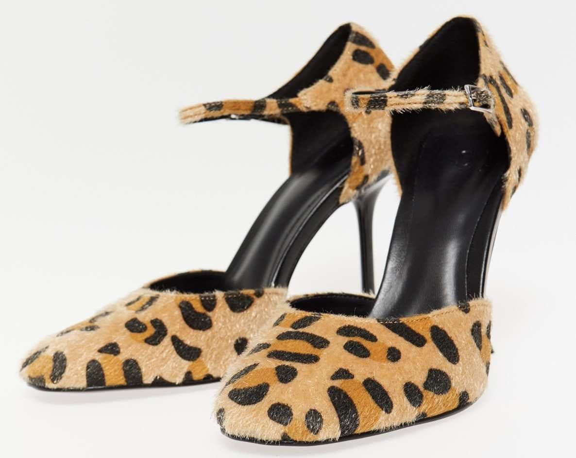 Zapato de salón pulsera leopardo de Sfera