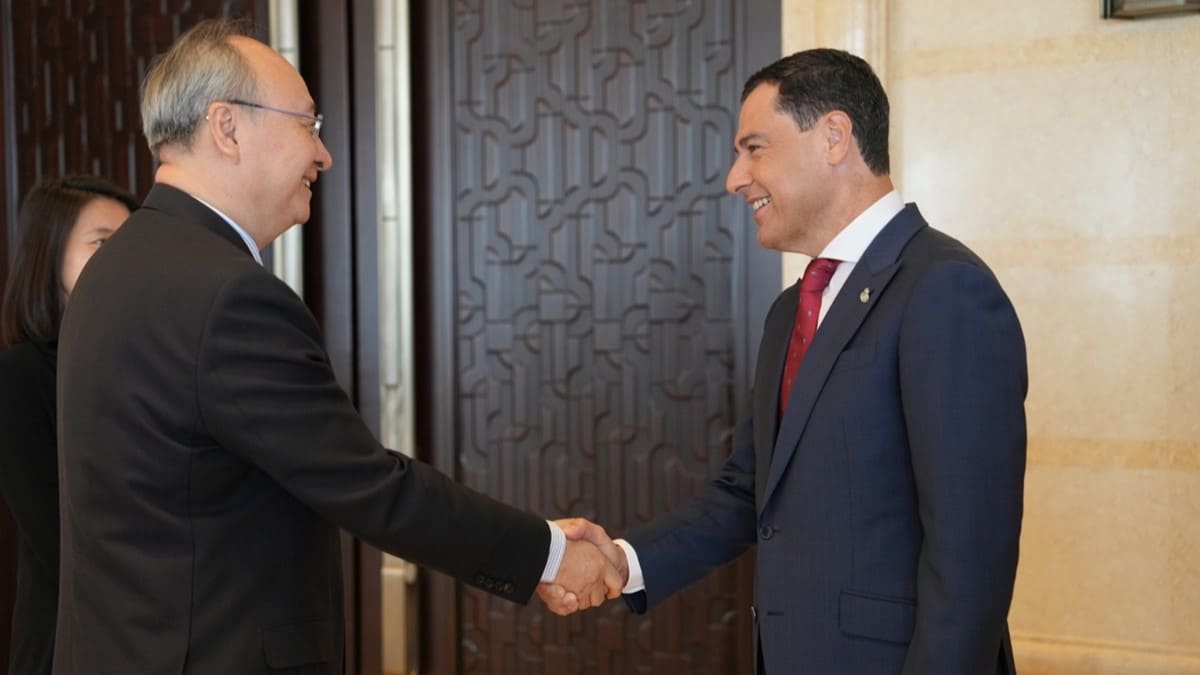 Juanma Moreno se ha reunido con Yin Li, miembro del Buró Político