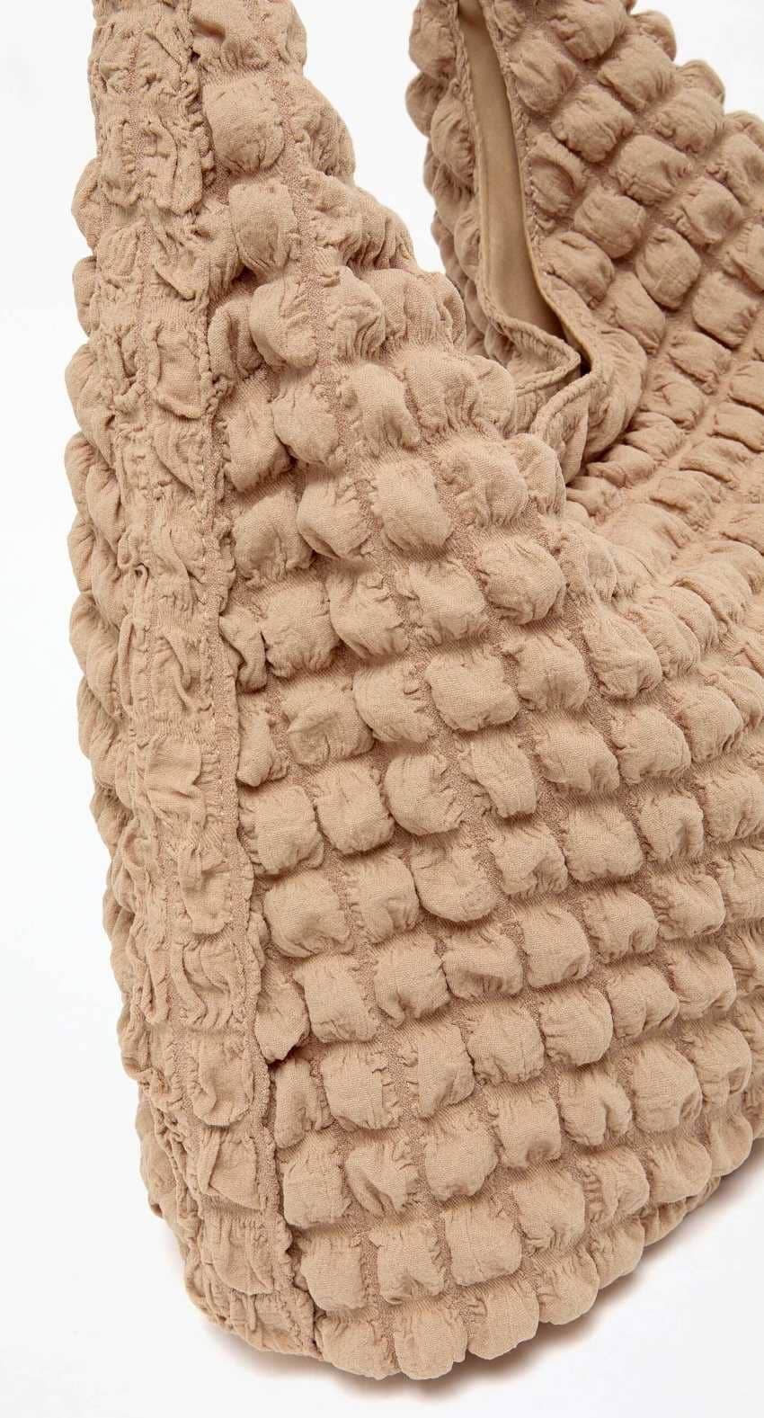 Bolso shopper burbuja de Lefties