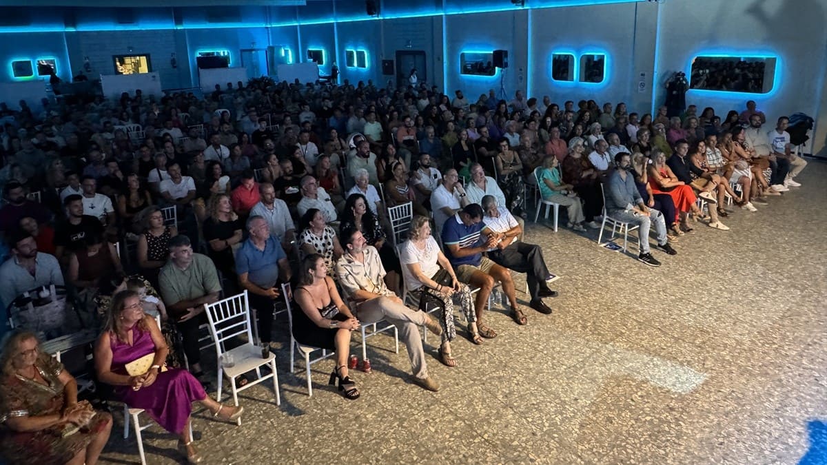 El público asistente disfrutó de lo líndo con las ocurrencias de los humoristas | Noelia Herrera