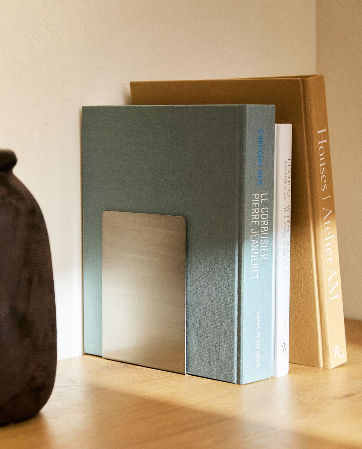 Soporte metálico para libros