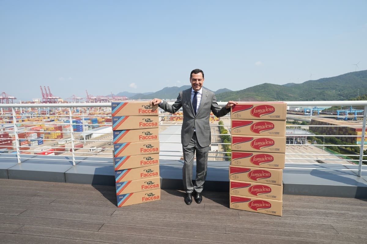 Juanma Moreno se encuentra estos días de visita por China