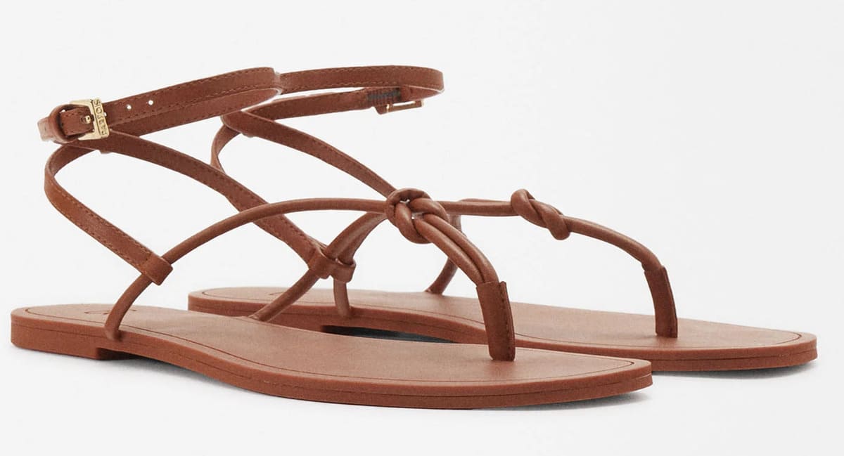 Las sandalias planas con tiras naranjas de Parfois