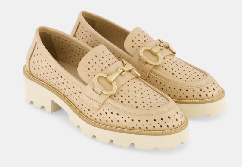 Mocasines con diseño troquelado