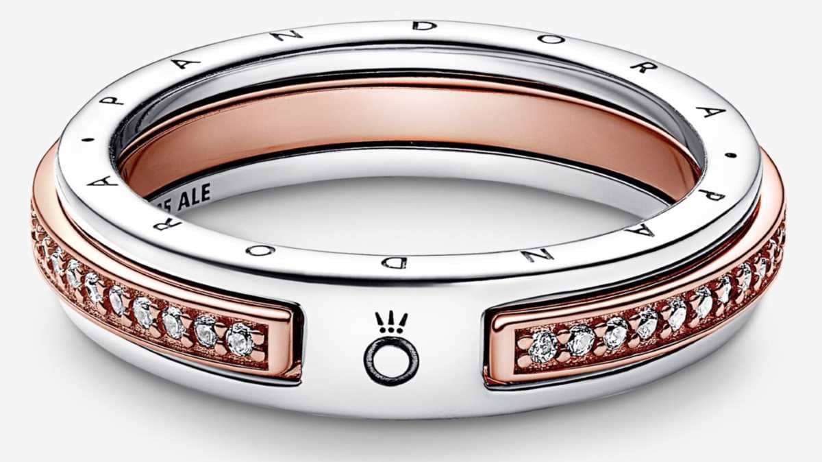 Anillo Logo y Pavé en Dos Tonos Pandora Signature de Pandora