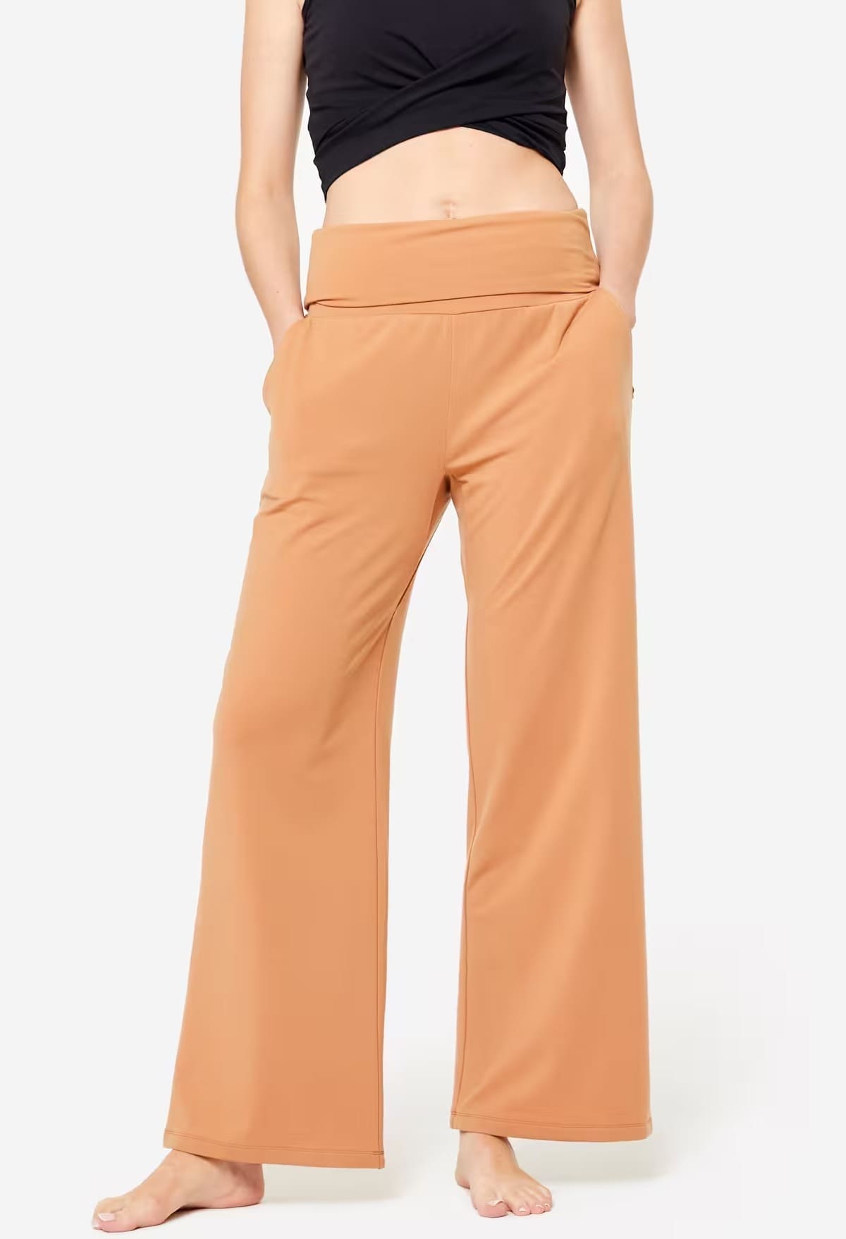 El pantalón de Yoga suave Cocoon café de Decathlon