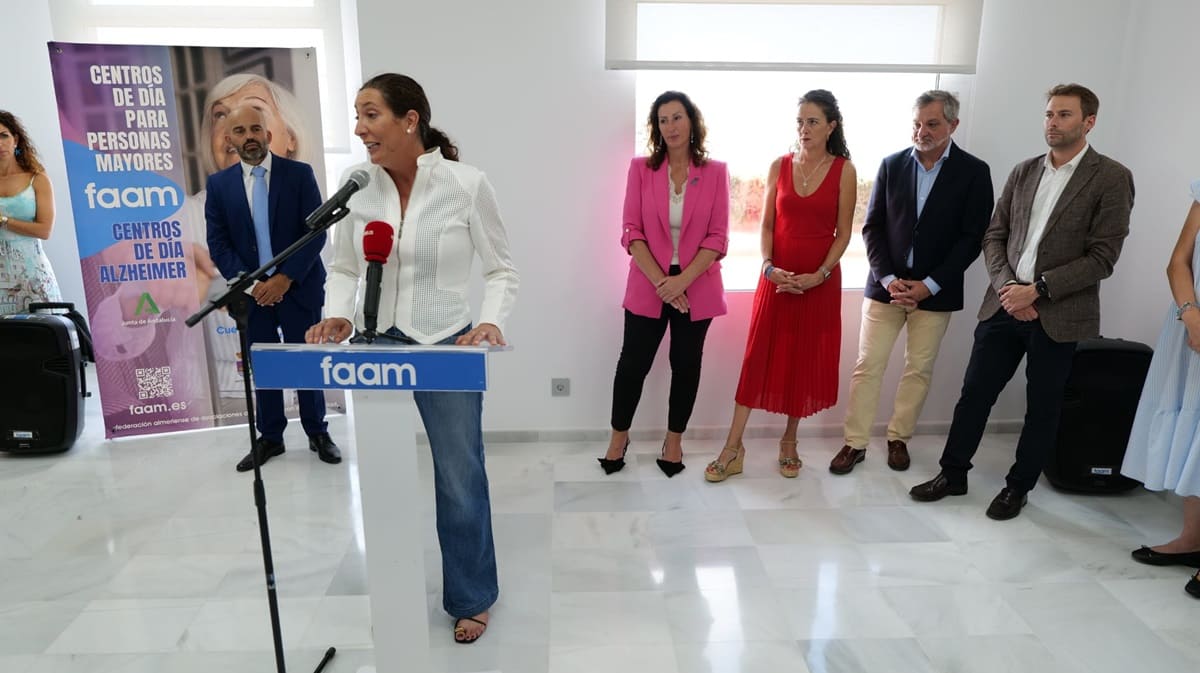 Loles López, durante una visita al nuevo centro de día de intervención en Alzheimer