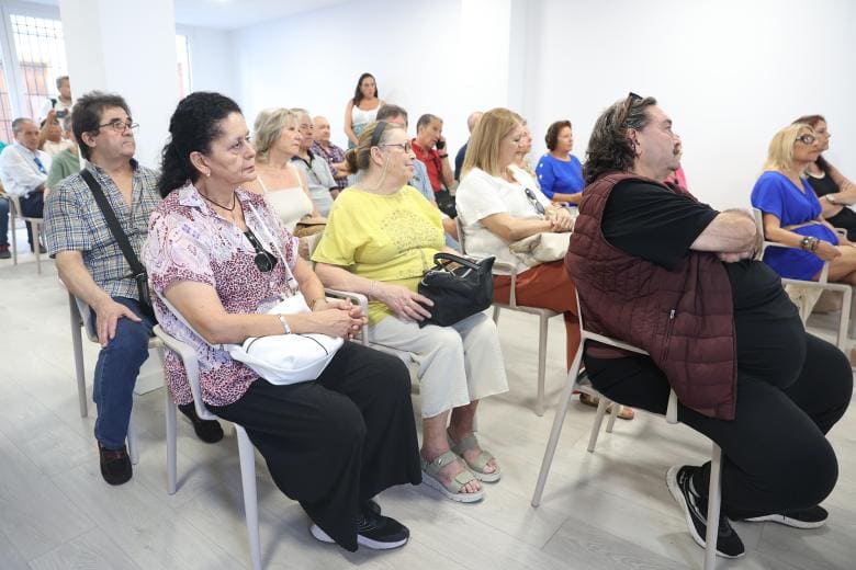 Los mayores recibieron las llaves de sus vivienda s