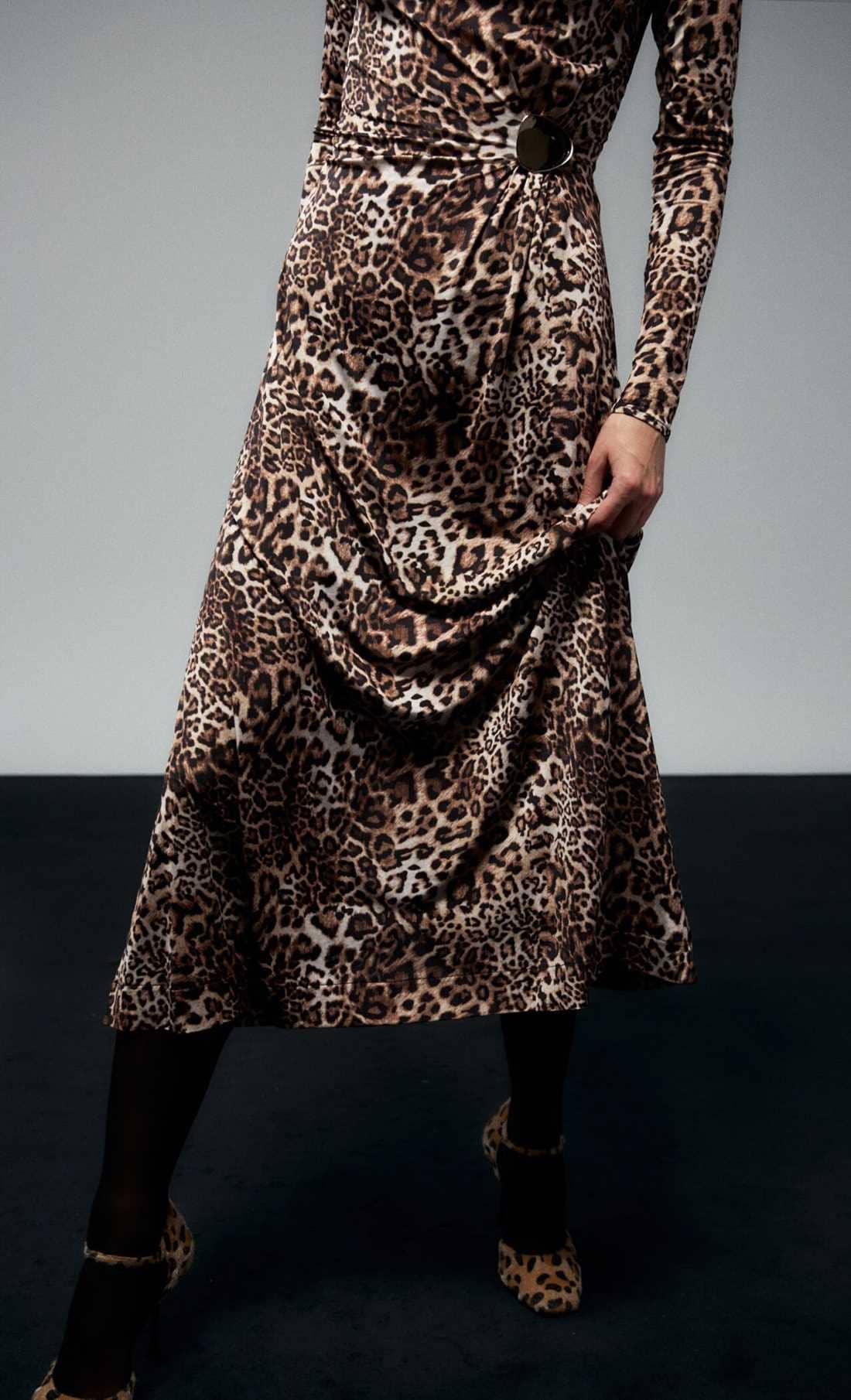 Vestido aplique metálico de Sfera