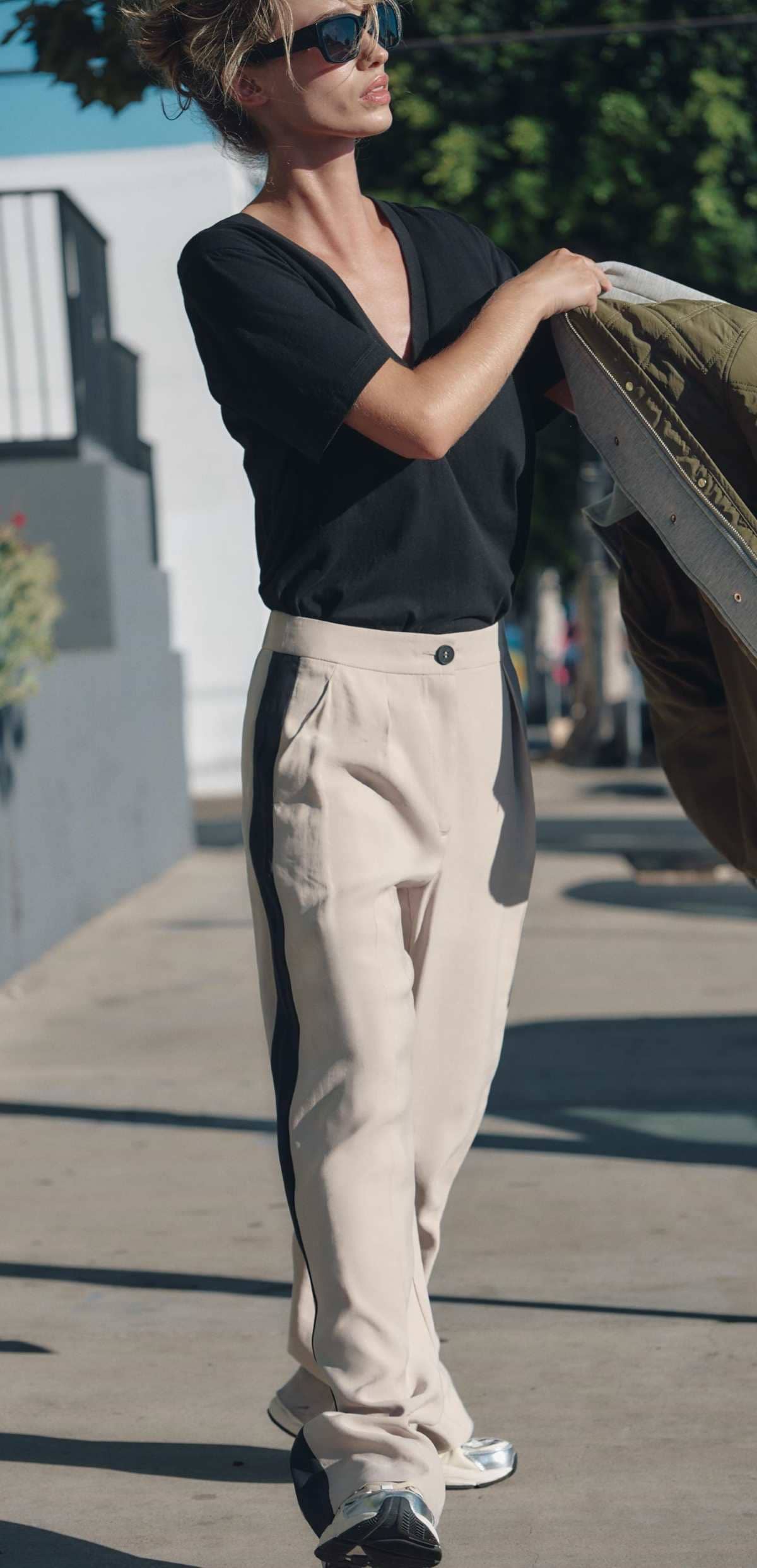 Pantalón fluido banda lateral de Zara