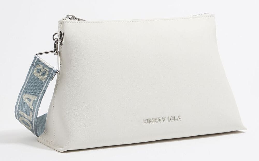 El bolso trapecio mediano de piel en color blanco roto de Bimba y Lola