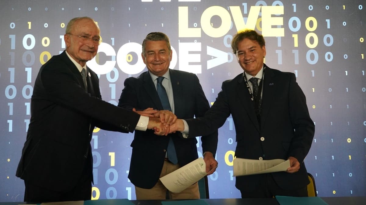 Antoino Sanz, junto al alcalde de Málaga Francisco de la Torre