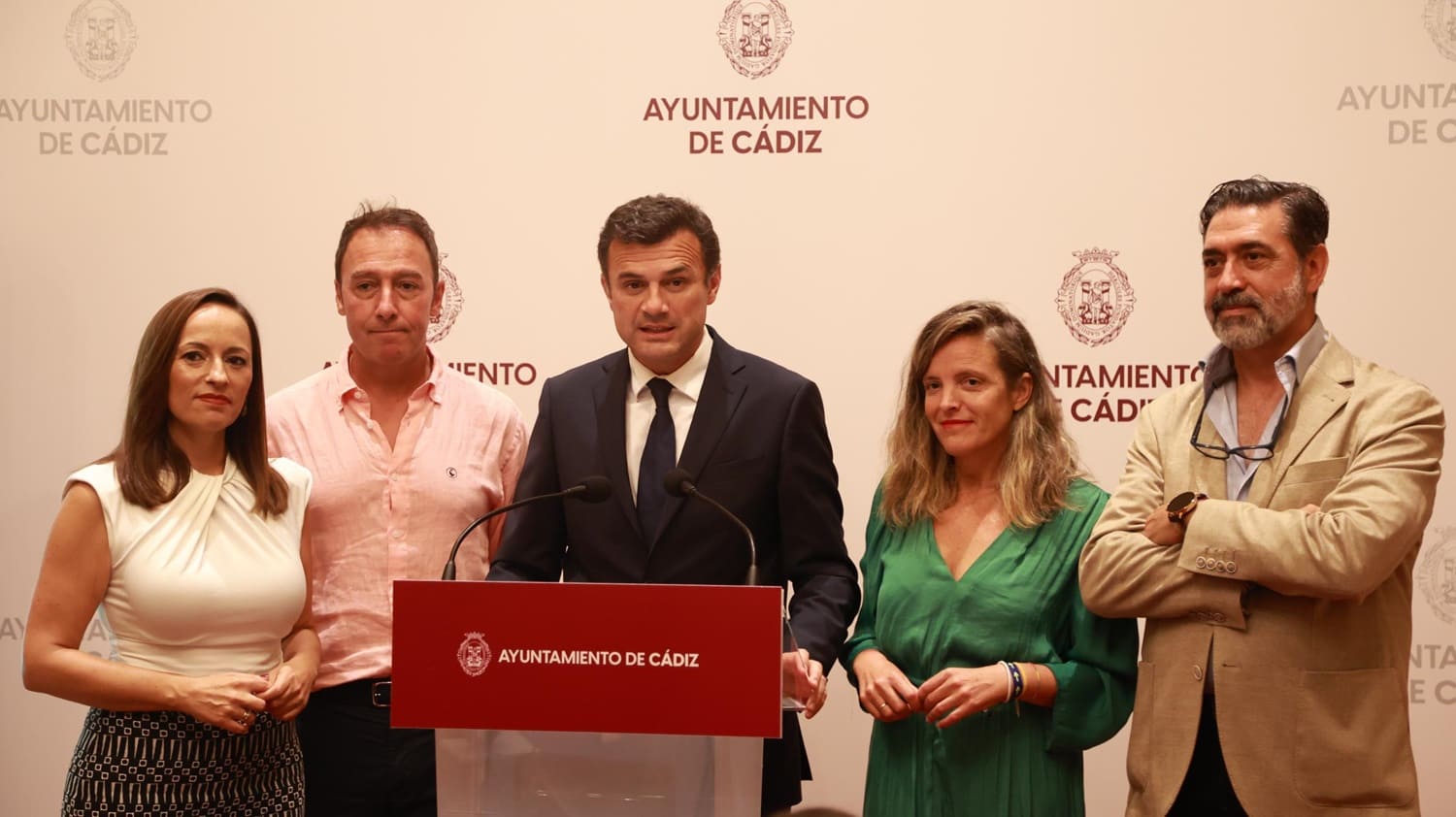 José Manuel Verdulla, a la derecha de la imagen ha explicado las medidas