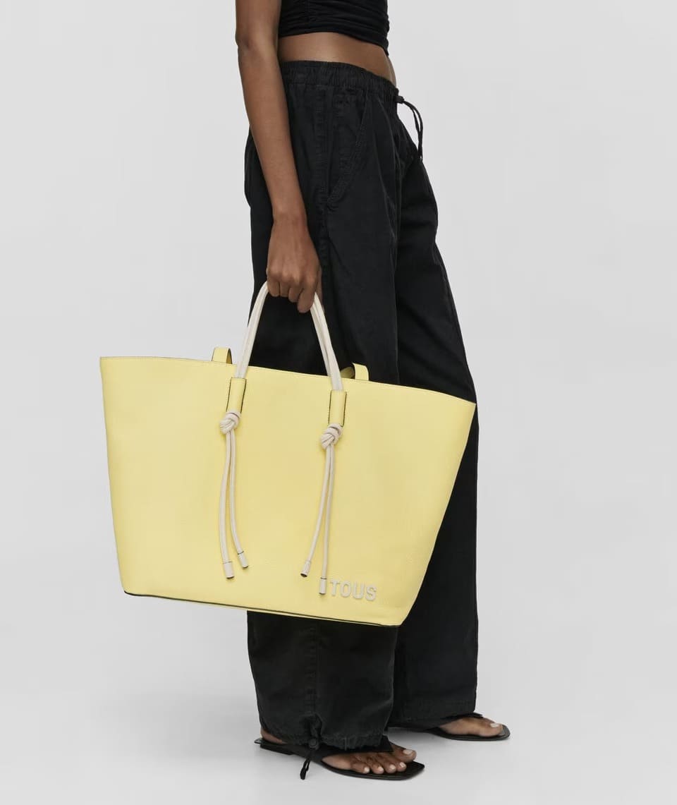 El bolso capazo grande de piel amarillo Tous Lynn