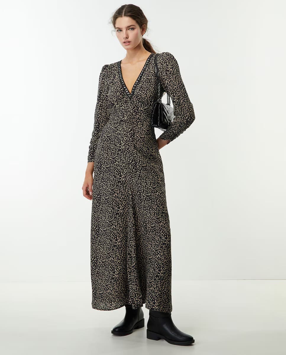 El nuevo vestido con estampado y frunce de Sfera en El Corte Inglés