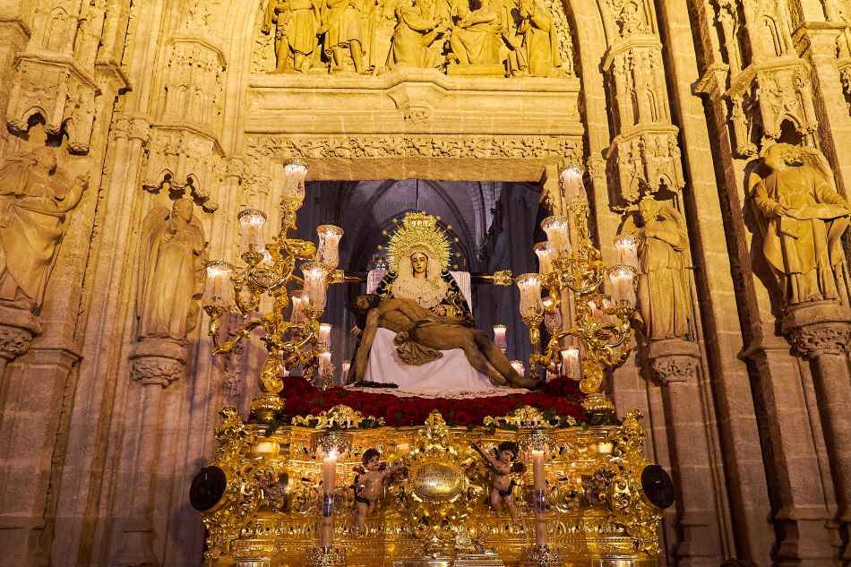 Entrada de Nuestra Señora de la Piedad en la Santa Iglesia Catedral | Salvador López Medina