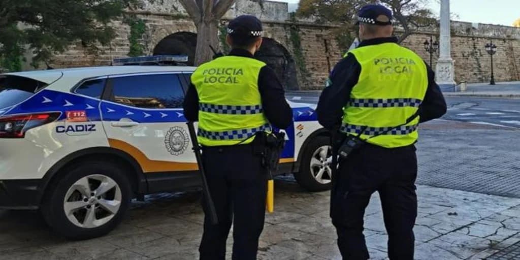 Policías locales, en una imagen de archivo en Cádiz
