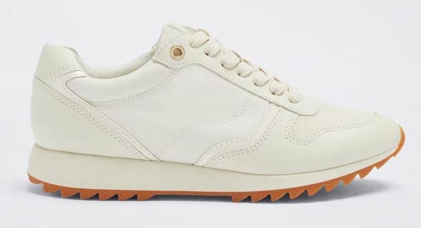 Zapatillas deportivas con cordones y suela dentada a contraste