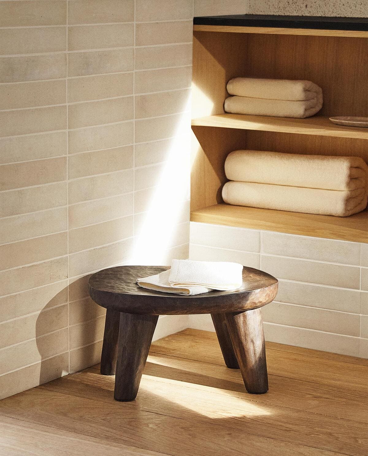 Taburete irregular martillado