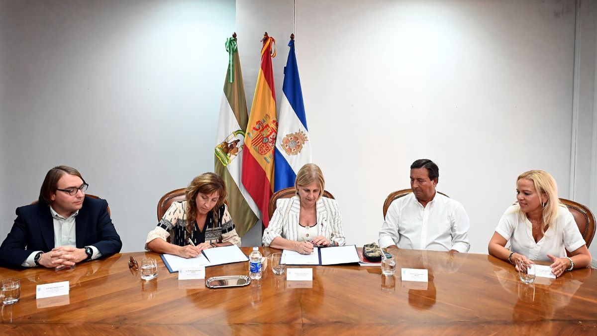 La alcaldesa entrega a la Asociación Asperger TEA Cádiz las llaves de los nuevos locales