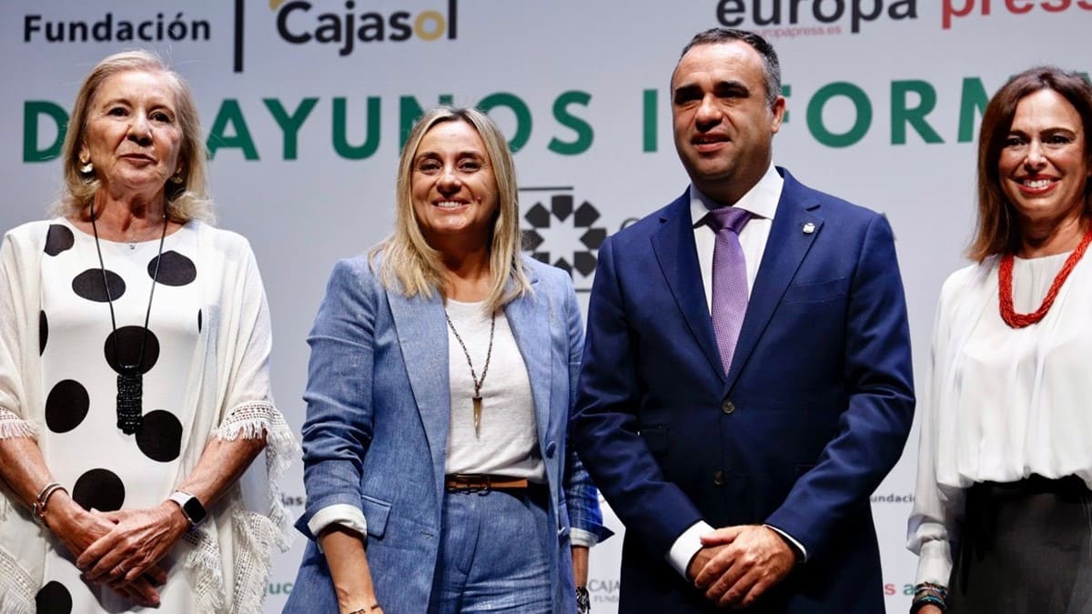 La alcaldesa de Granada, junto al presidente de la Diputación Francis Rodríguez