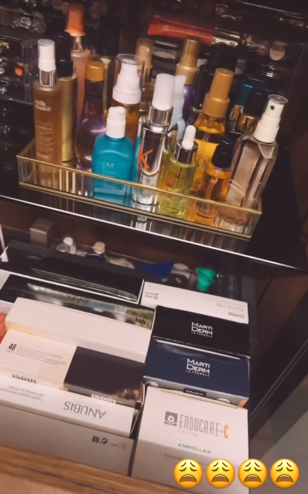 Joaquín enseña los productos de belleza de Susana | @Joaquinarte vía IG