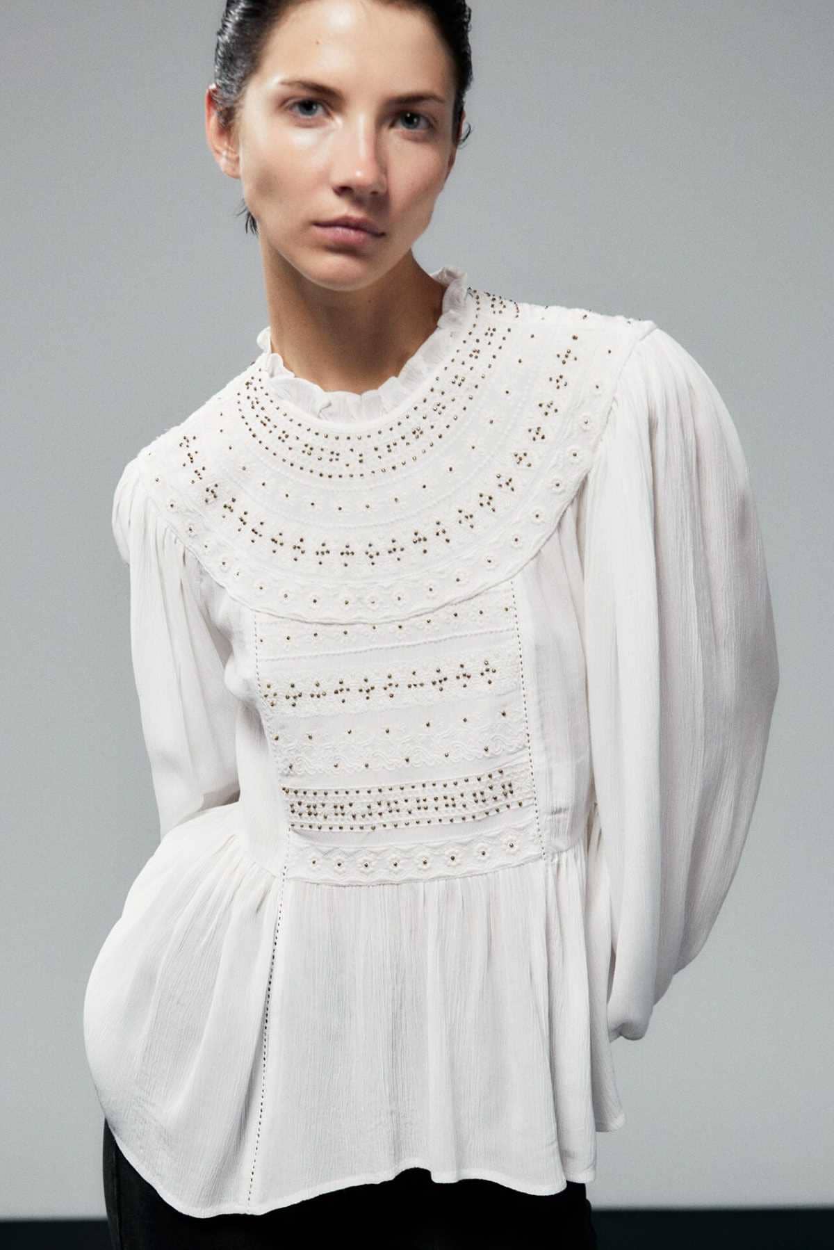 Blusa canesú bordado de Sfera