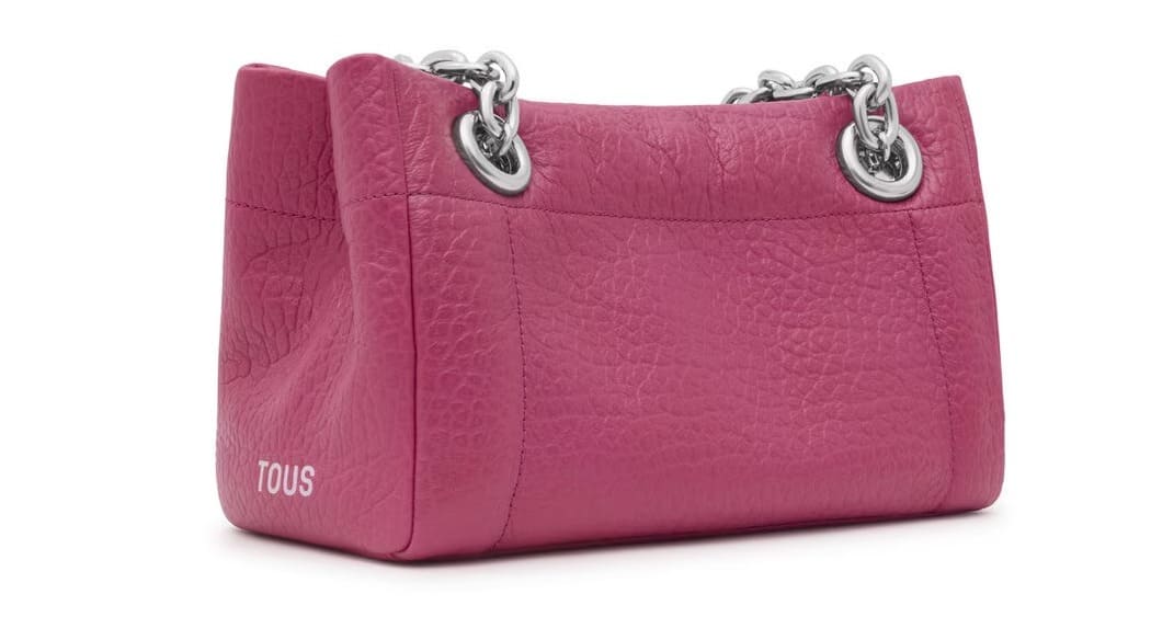 El nuevo bolso de hombro mediano fucsia Tous Manifesto New