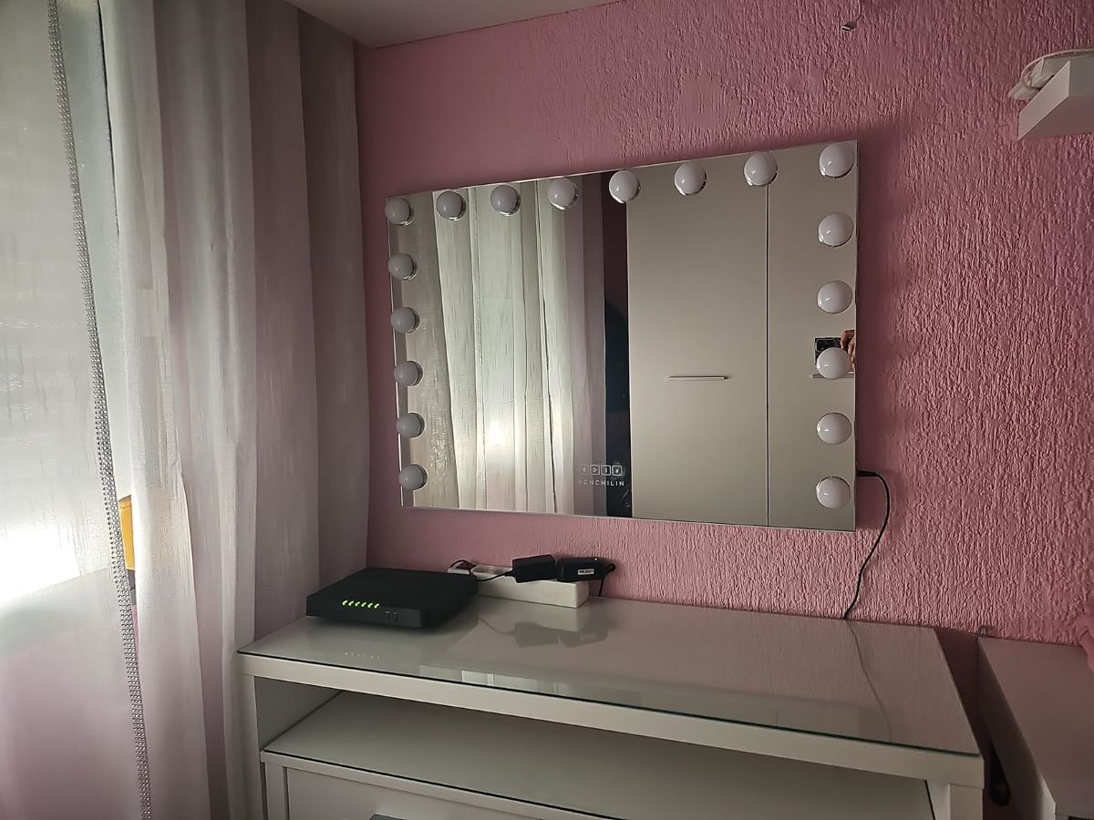 Espejo tocador con altavoz FENCHILIN de Amazon