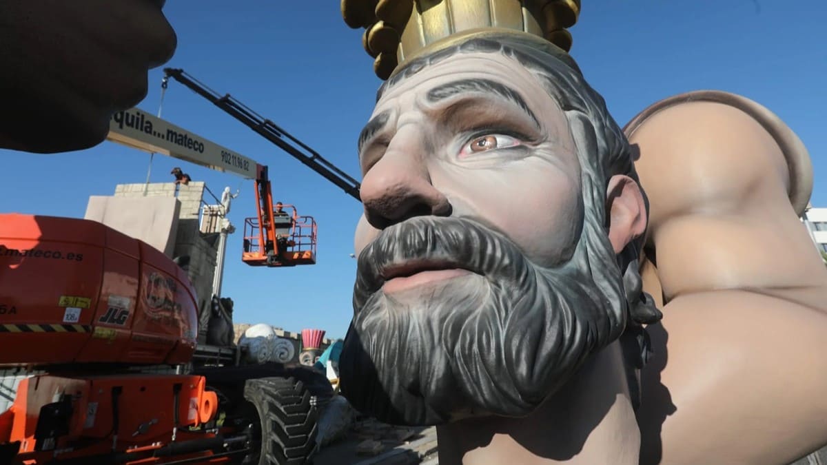 Detalle del montaje del monumento